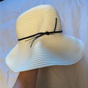 Aritzia sun hat